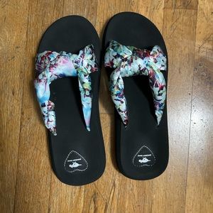 Women’s rocket dog sandals